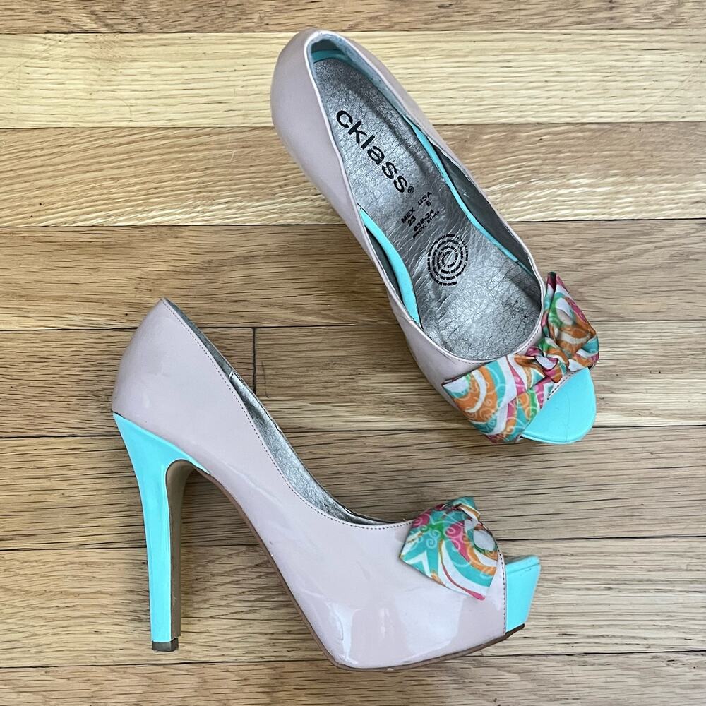 cklass Faux Patent Heels w/Bows - Size 6